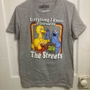 ⚡️ Sesame Street tshirt size small